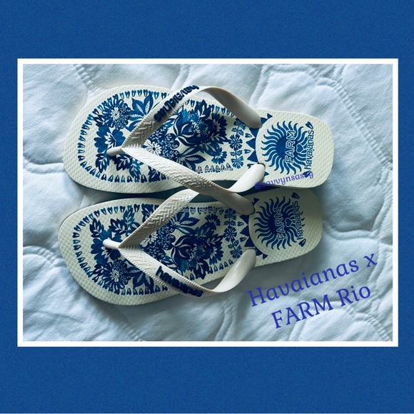Trendy Floral Flip Flops - Picture 1 of 4